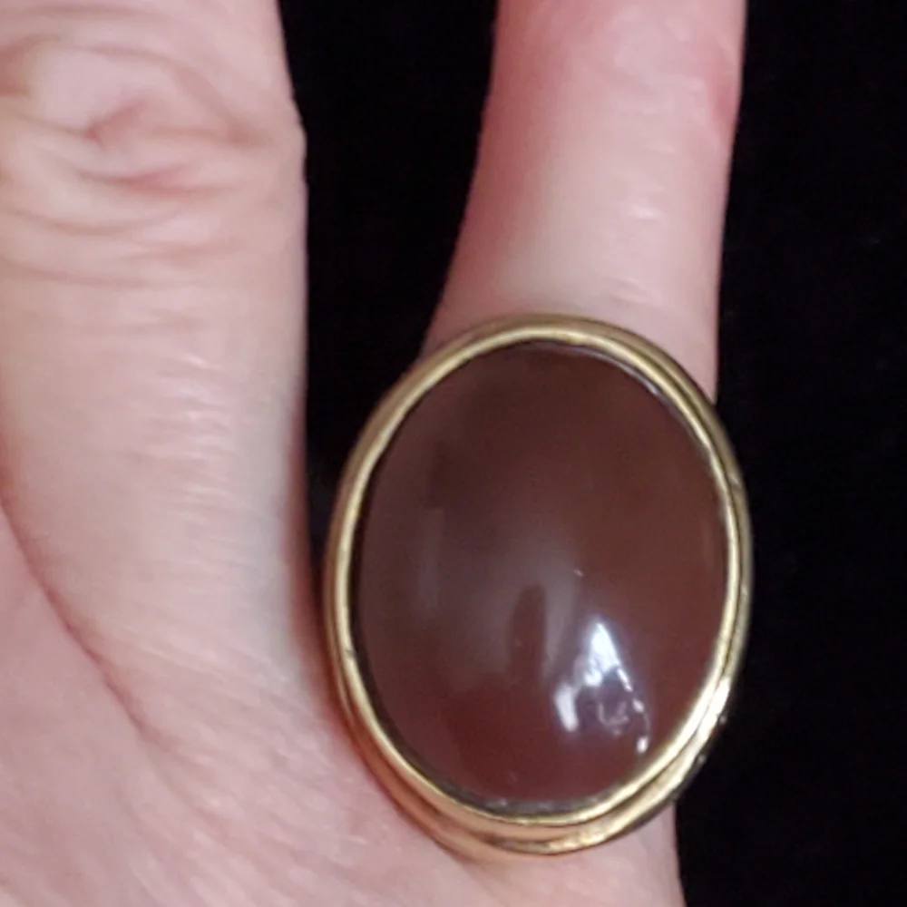 Brass tone men's ring with large brown cabochon size 6 1/2
